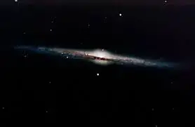 Khi nhìn lên và thấy Dải Ngân hà, tôi đang nhìn về phía trung tâm thiên hà hay về phía không gian vũ trụ?