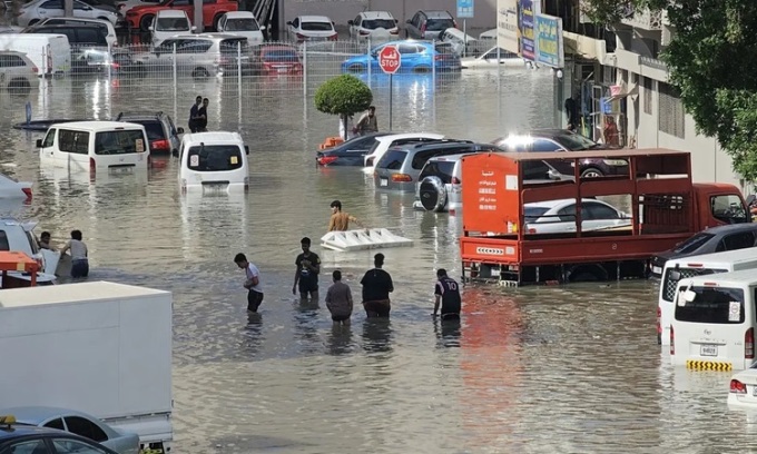 Công nghệ gieo mây hô mưa gọi gió nhân tạo có phải nguyên nhân gây mưa lớn, lụt lột chưa từng có ở Dubai?