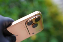 Cận cảnh iPhone 17 Pro Max “MONARCH” mạ vàng đầu tiên thế giới do người Việt thực hiện