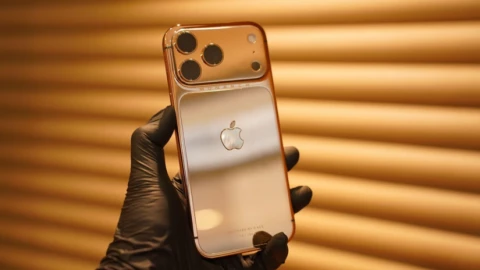 Cận cảnh iPhone 17 Pro Max “MONARCH” mạ vàng đầu tiên thế giới do người Việt thực hiện