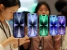 Vì sao iPhone 17 càng thành công vang dội, Samsung và LG càng "mừng như bắt được vàng"?