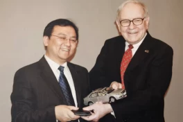 Thiên tài đầu tư Warren Buffett thoái hết vốn khỏi nhà sản xuất xe điện BYD