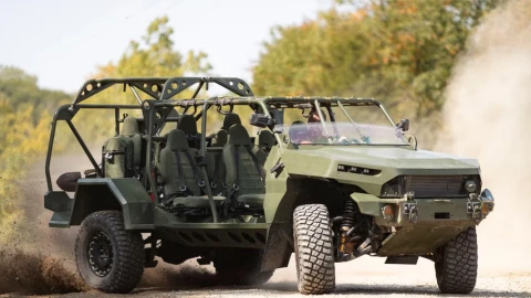 Quân đội Mỹ đang đưa quân ra trận bằng xe bán tải Chevy không bọc thép. Tại sao?