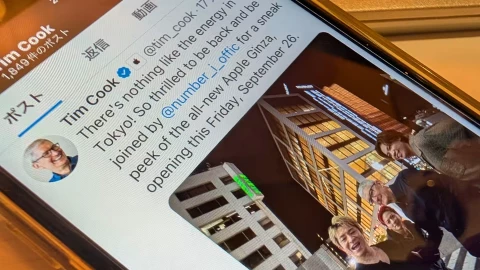 CEO Apple vội vã đến thăm Nhật khi luật smartphone mới sắp được ban hành