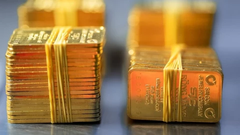 Giá vàng vượt mốc chưa từng có: Trung Quốc đang làm gì với USD?