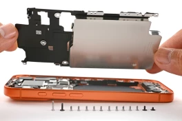 iFixit mổ iPhone 17 Pro phát hiện Apple dùng thiết kế tản nhiệt sáng tạo, khác Samsung