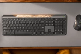 Logitech tung ra bàn phím "phép thuật" không cần sạc điện, chỉ cần để nguyên là máy...tự sạc