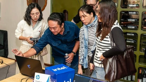 Intel trình diễn tại Việt Nam loạt tính năng thực tế của AI PC dành cho người dùng giúp tăng hiệu suất làm việc, khả năng sáng tạo
