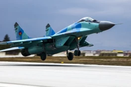Ukraine đang phải vay cả “máy bay cổ” để tiếp tục cuộc chiến
