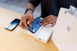 Foxconn bị cáo buộc giữ lương, ép công nhân làm đêm để gấp rút sản xuất iPhone 17