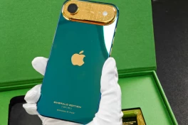 Xuất hiện chiếc iPhone Air Aurora xanh ngọc lục bảo giá gần 200 triệu đồng, có cả vàng 24K, do người Việt chế tác