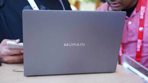 Trên tay Humain Horizon Pro: Laptop AI từ À Rập vừa trình làng tại Snapdragon Summit 2025, tuyên bố hoạt động nhanh hơn 100 lần suy nghĩ của con người