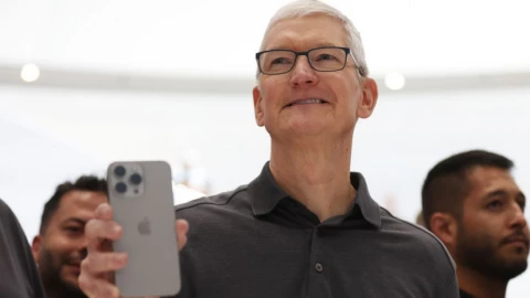 Nếu không phải thuế, thì thứ gì đang khiến giá iPhone tăng phi mã?