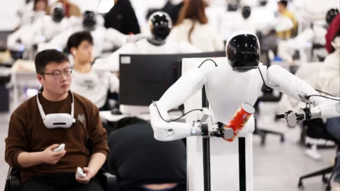 Tham vọng vượt Mỹ, Trung Quốc mở các "trại huấn luyện" khổng lồ để đào tạo robot hình người