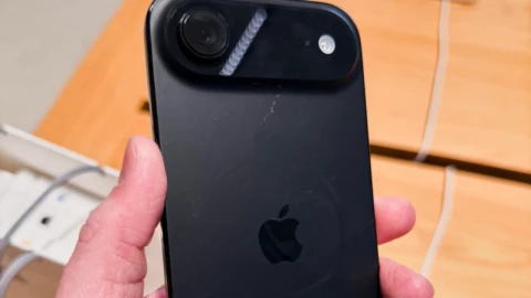Đây là cách các cửa hàng Apple Store đang xử lý các vết xước trên iPhone 17