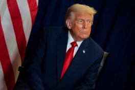 Trump đe dọa áp thuế lên phim ảnh, cả Hollywood "sốt xình xịch"