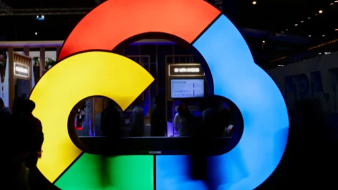 Google nhúng các tác nhân AI (AI agents) vào sâu trong hạ tầng dữ liệu để làm gì?