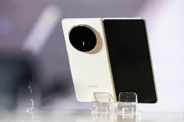 Việt Nam sắp xuất hiện smartphone gập đầu tiên có công nghệ Phát hiện giả mạo AI