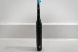 Bàn chải điện Oral-B iO2 tốt, tiết kiệm nhưng có một nhược điểm. Vậy có nên mua?