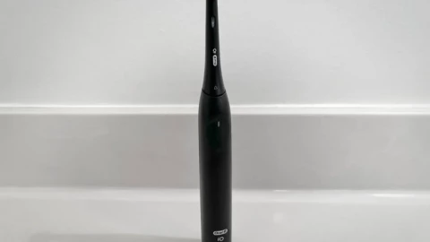 Bàn chải điện Oral-B iO2 tốt, tiết kiệm nhưng có một nhược điểm. Vậy có nên mua?