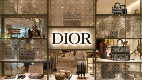 Đỉnh cao kinh doanh: Dior làm túi hiệu với giá chỉ 1,4 triệu, vào store bán 70 triệu khách vẫn tranh nhau mua