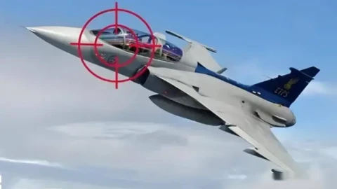 Phi công có thể sống sót trước tên lửa hiện đại khi bị radar khóa mục tiêu không? Câu trả lời lạnh người từ chiến trường Ukraine