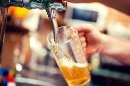 Uống nhiều bia để đào thải sỏi thận có thật không?