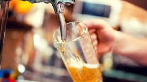Uống nhiều bia để đào thải sỏi thận có thật không?