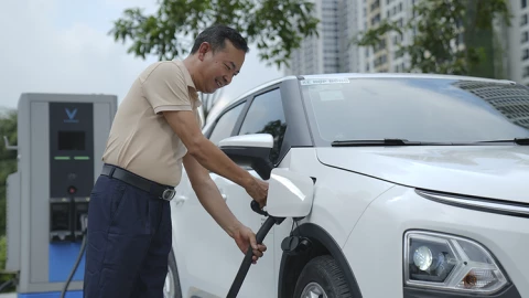 Grab bắt đầu thử nghiệm dịch vụ GrabCar Xe Điện ở Hà Nội