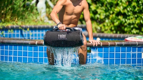JBL Boombox 4 ra mắt tại Việt Nam: Nhẹ hơn, mạnh hơn với AI Sound Boost, pin có thể thay thế dễ dàng