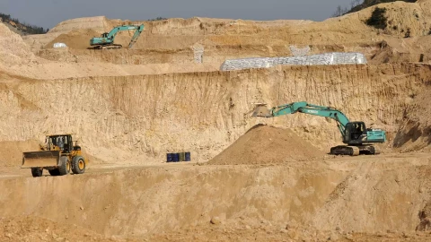 Trung Quốc công bố quy định xuất khẩu đất hiếm và pin mới toàn diện