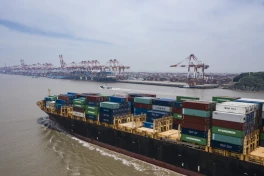 Ông Trump dọa áp thuế bổ sung 100% lên hàng hóa Trung Quốc và kiểm soát mọi phần mềm