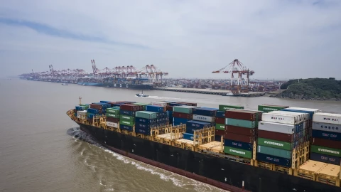 Ông Trump dọa áp thuế bổ sung 100% lên hàng hóa Trung Quốc và kiểm soát mọi phần mềm