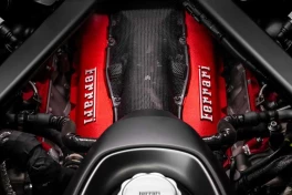 Bất chấp xu hướng điện hóa, Ferrari giữ vững cam kết với động cơ xăng truyền thống và V-12