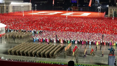 Triều Tiên duyệt binh hoành tráng buổi đêm, hình ảnh độ nét cao có tại đây