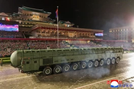 Thông số tên lửa đạn đạo liên lục địa (ICBM) Hwasong-20 Triều Tiên vừa công khai trong lễ diễu binh đêm qua