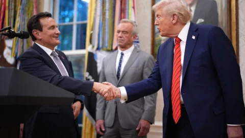 Việc khó thế mà Trump cũng làm được