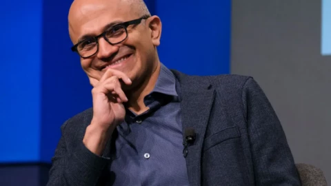 OpenAI lo xây hạ tầng, CEO Microsoft mỉm cười nhắc nhở