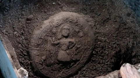 Ổ bánh 1.300 năm hé lộ hình ảnh khác lạ của Chúa Jesus