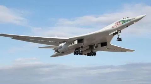 Nga có bán máy bay ném bom chiến lược Tu-160 cho Trung Quốc không hay chỉ là giấc mơ tốn kém?