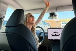 Bí ẩn đằng sau mái kính của Tesla Model Y Standard: Tại sao lại là lựa chọn tiết kiệm?