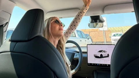 Bí ẩn đằng sau mái kính của Tesla Model Y Standard: Tại sao lại là lựa chọn tiết kiệm?
