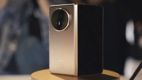 Smartphone “không đánh đổi” nổi lên trong cuộc đua smartphone gập 2025