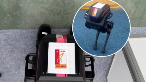 Robot Đại học Bách khoa Hà Nội bị dán đè logo gốc, phản hồi còn hời hợt
