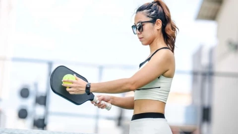 Phụ nữ chơi pickleball gặp nhiều hiểm họa hơn nam giới