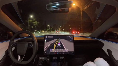 Tesla sắp cập nhật tính năng mới, có thể hỗ trợ kỹ thuật từ xa
