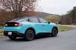 Vì sao chiếc hatchback điện này khiến Tesla phải dè chừng?
