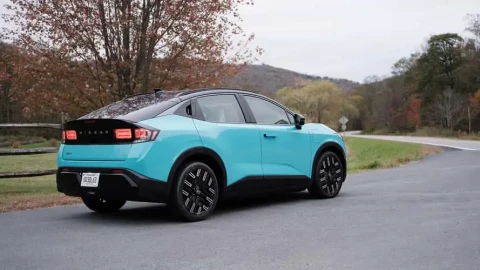 Vì sao chiếc hatchback điện này khiến Tesla phải dè chừng?