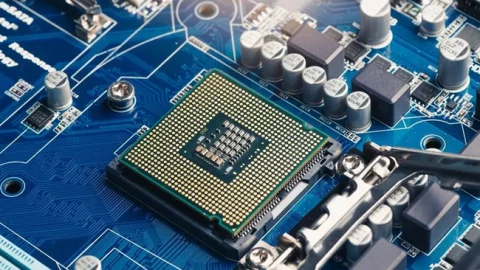 Cơn khát chip AI đang "nuốt chửng" linh kiện cho xe hơi, điện thoại