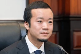 Vạch trần Chen Zhi: Lùn, xấu, chưa học hết cấp 2, gặp hai "quý nhân" Campuchia...
